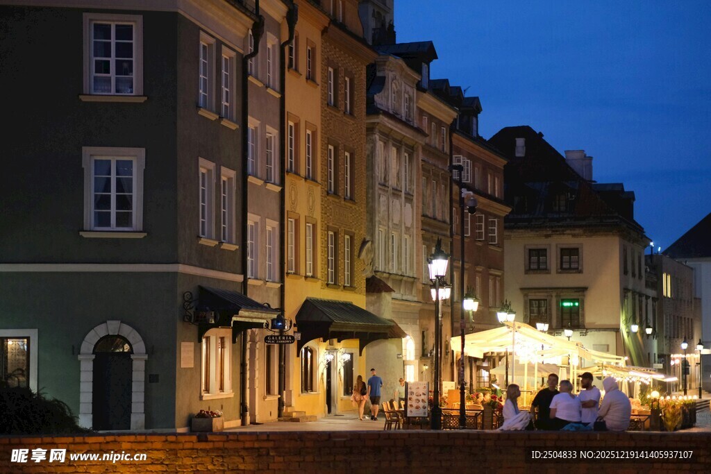  洲小镇夜景街道风情