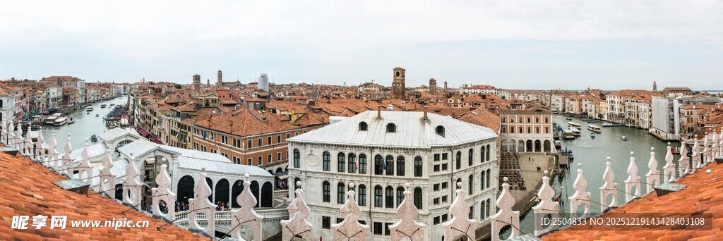 城市屋顶景观俯瞰图