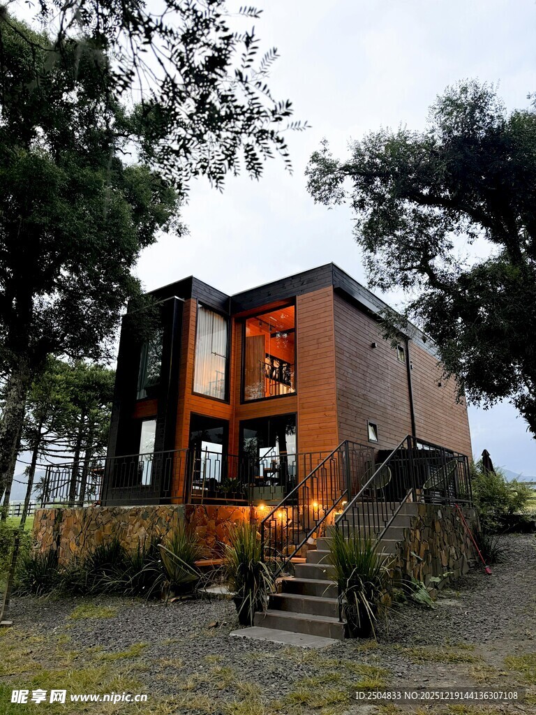 湖畔木屋 静谧自然 居