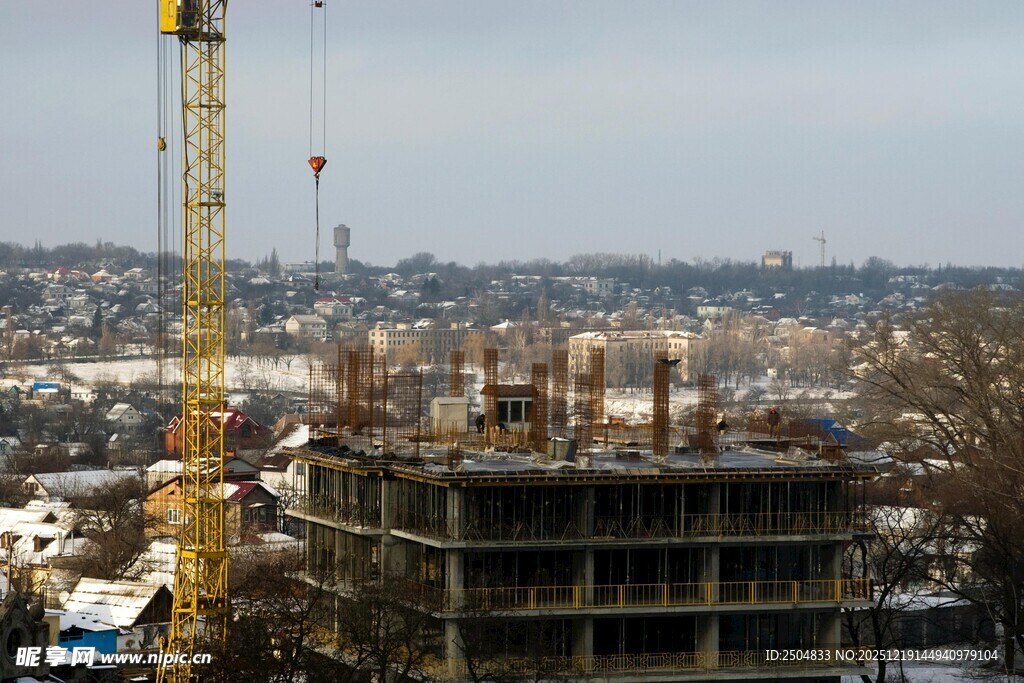 城市中在建的高楼工地