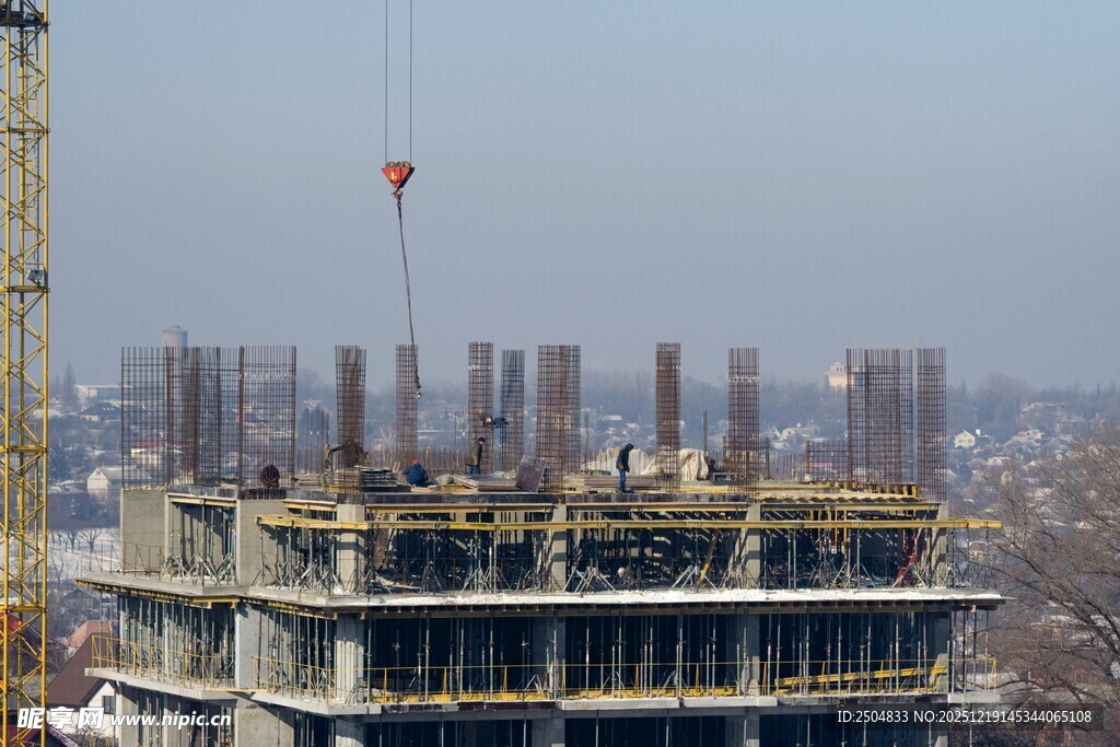 在建高楼施工现场