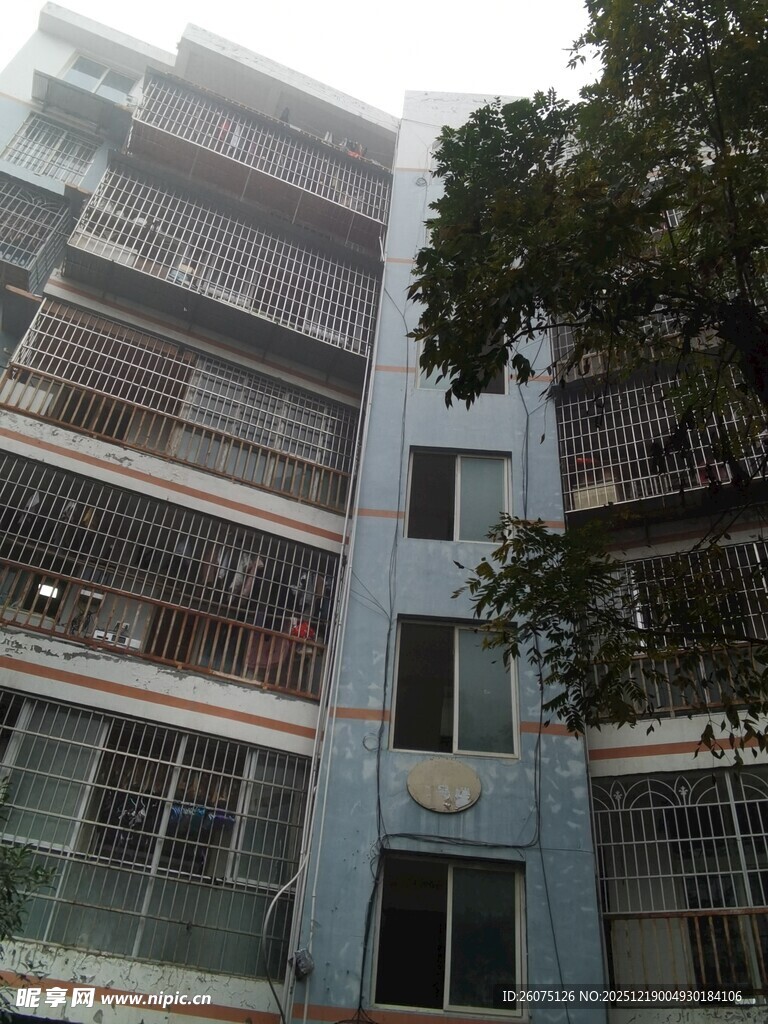 老旧居民楼外观景象