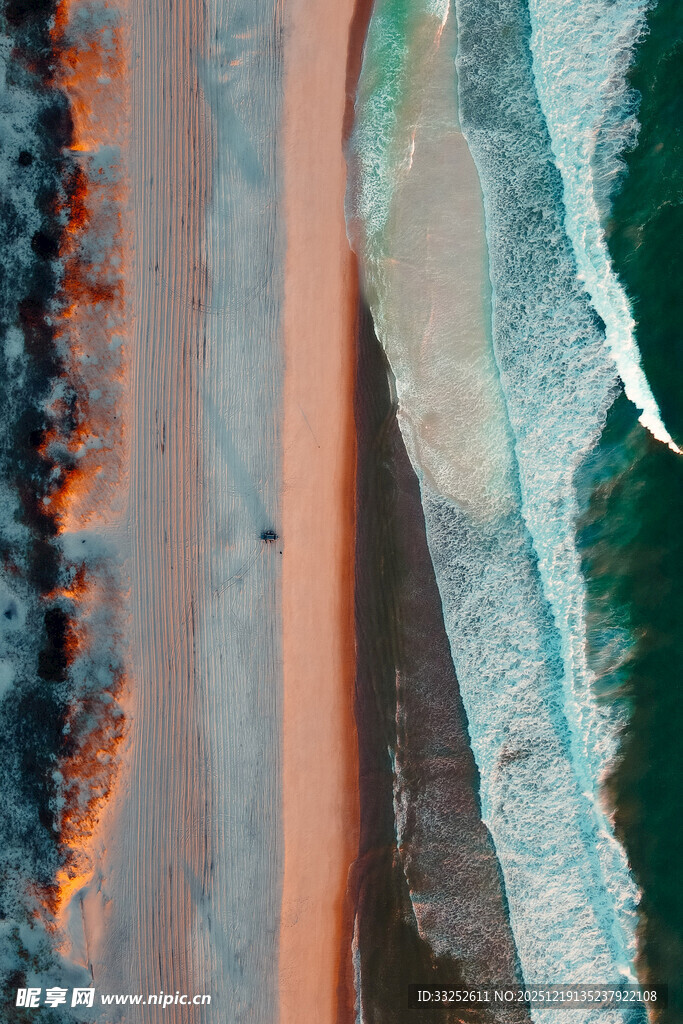 海岸线上的壮丽日出景观