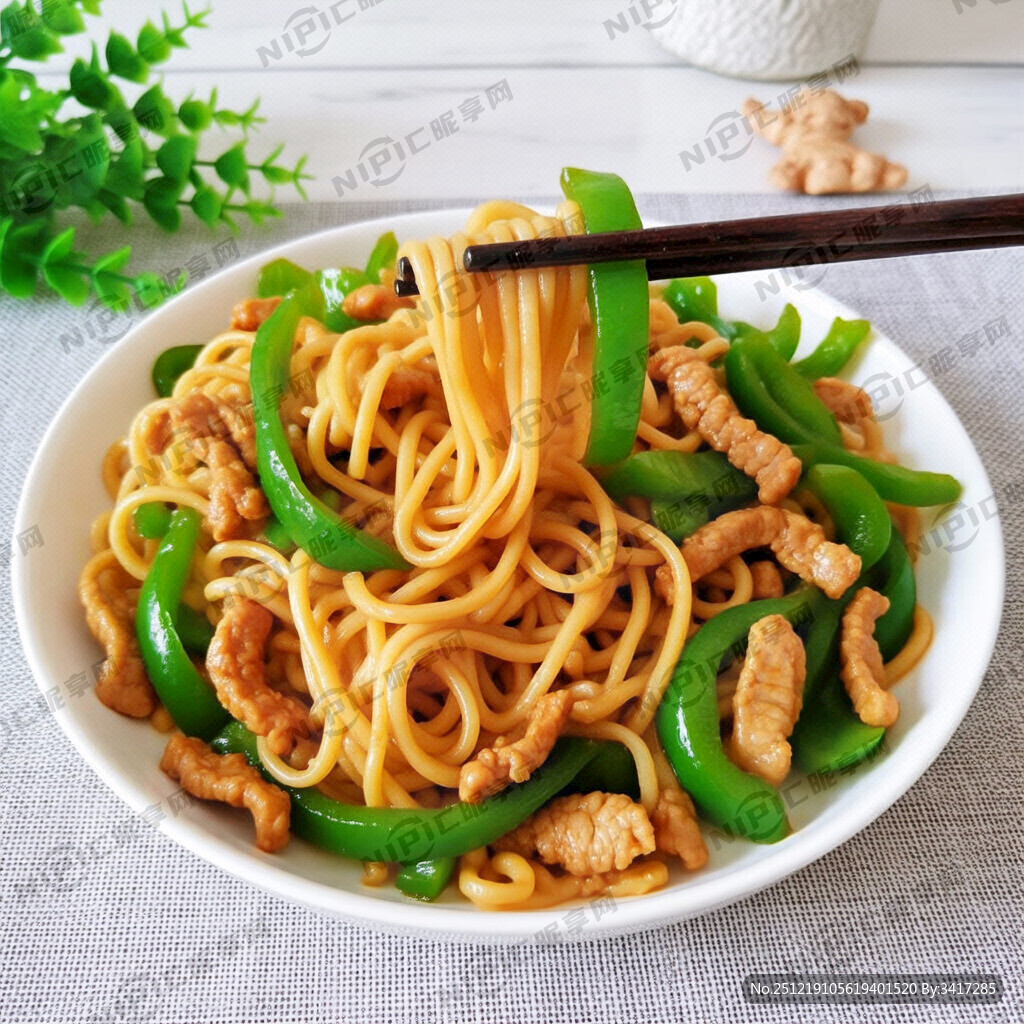 生成一张青椒肉丝干拌面
