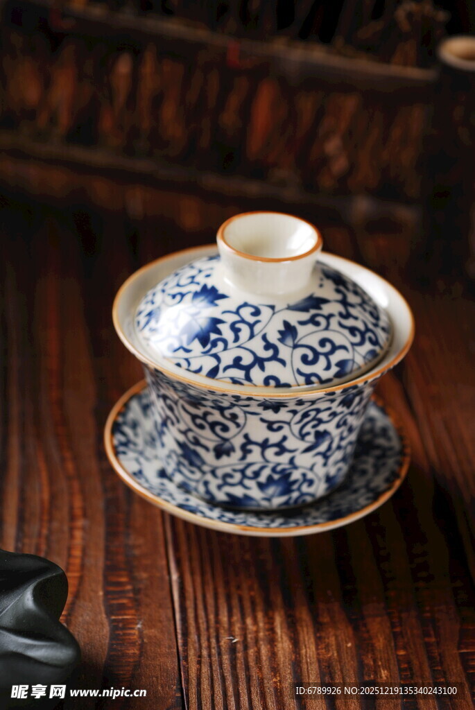 青花瓷盖碗茶具