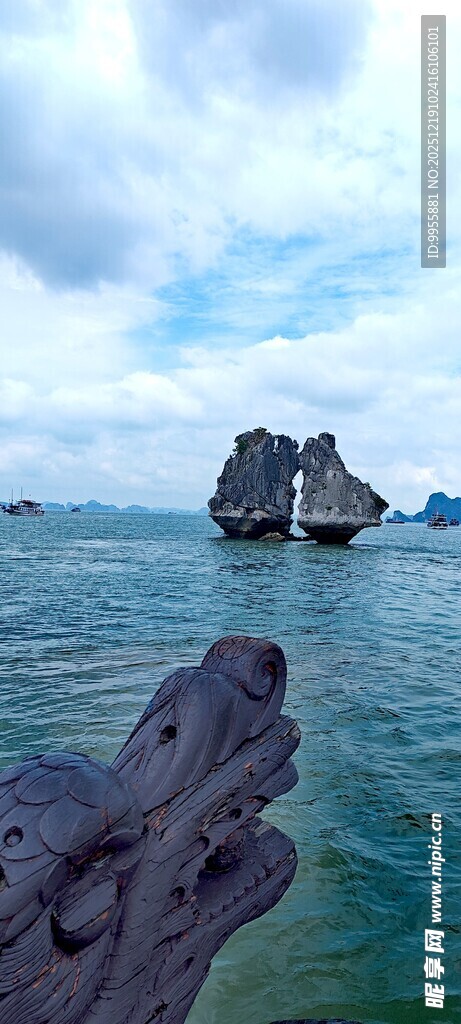 越南下龙海上嶙峋怪石与辽阔海景