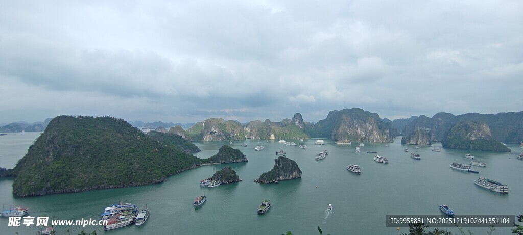 越南下龙湾海上岛屿风光美景