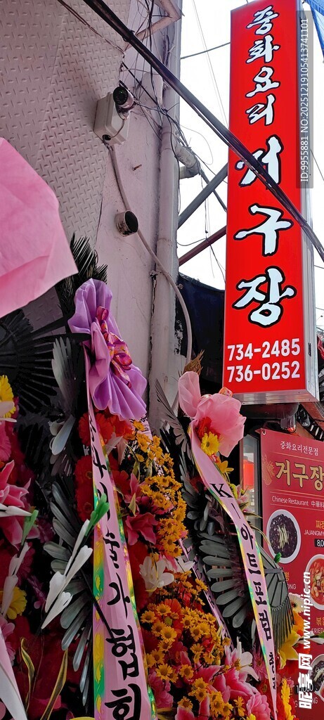 传统服饰店多彩服饰陈列