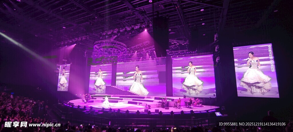 大湾区澳门绚丽舞台灯光秀场景