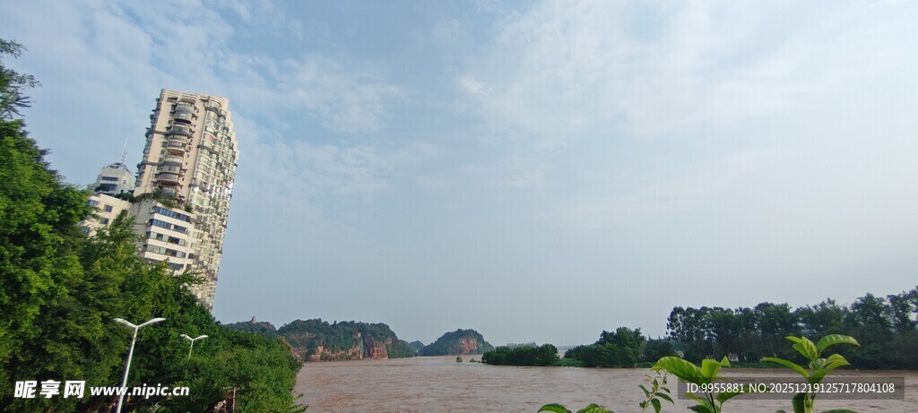 四川成都乐山城市河畔景观