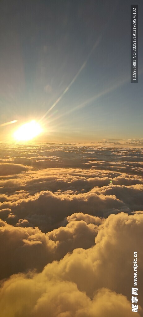 湖北恩施云海之上的壮丽日出