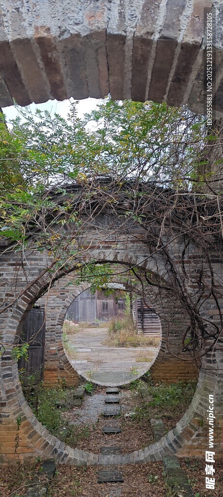 中式园林月洞门景观