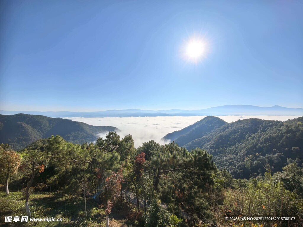 云海山间日出美景