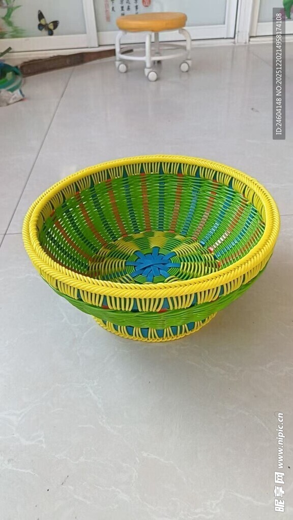 多彩编织果篮