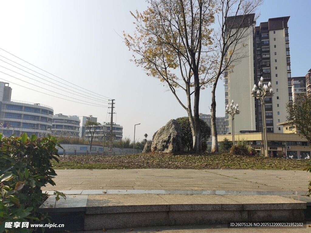 城市广场与周边建筑景观