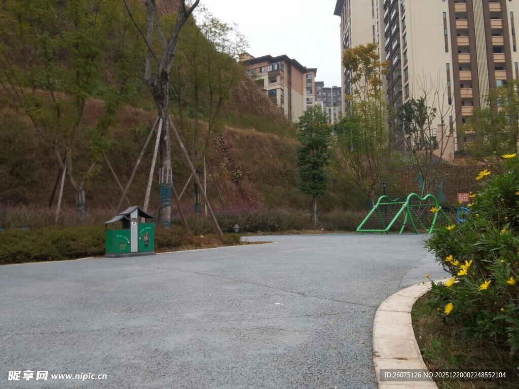 城市中整洁的休闲步道