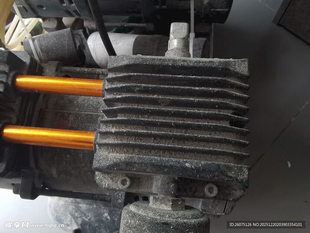 黑色机械部件特写