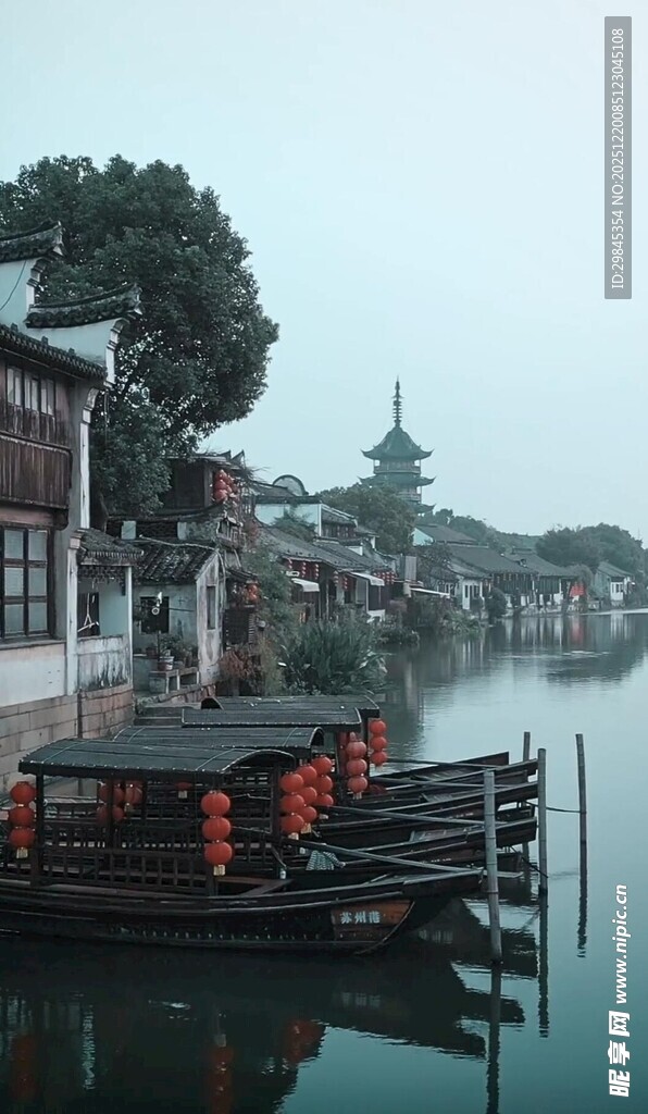 江南水乡河畔古朴景致