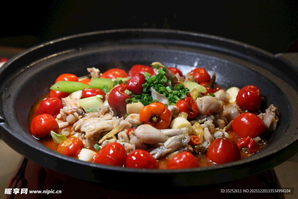 美味泡椒牛蛙 食材丰富诱人