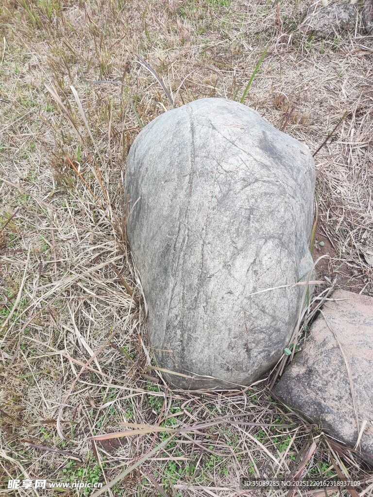 野外大石与小石