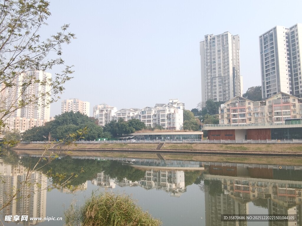 城市河畔风景