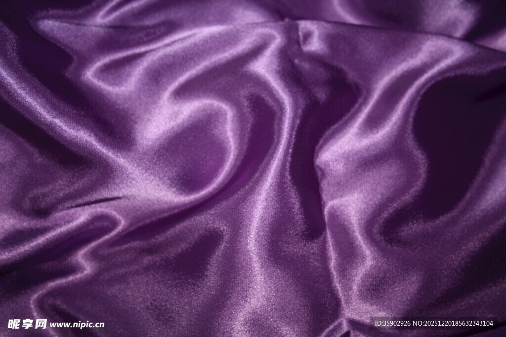 紫色绸缎纹理特写