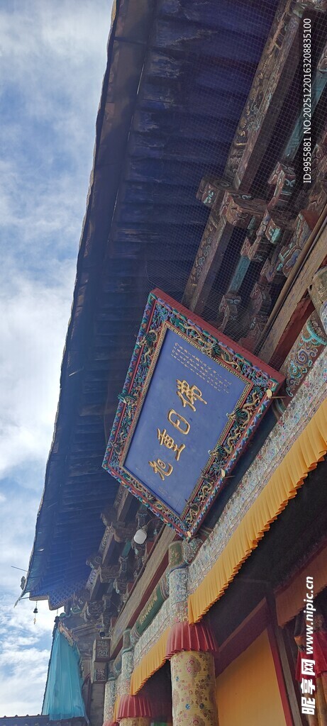 甘肃青海环线中式古建筑屋檐一角