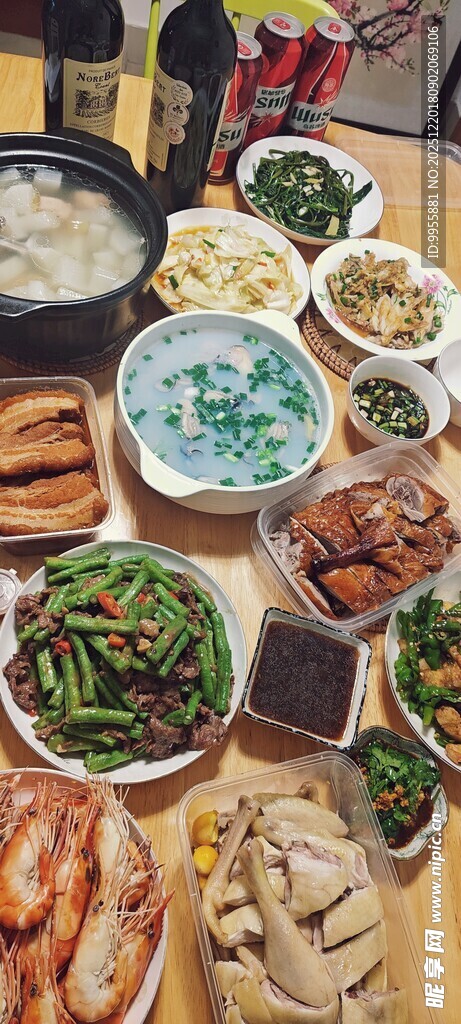 美食美味丰盛中式菜肴摆满一桌