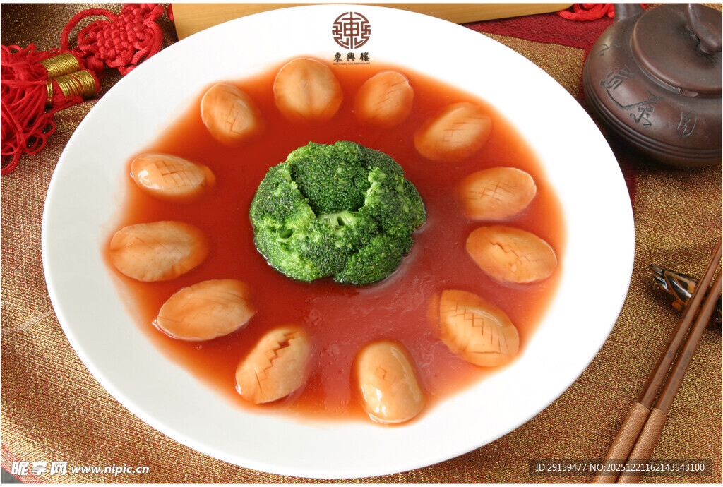 鲍汁酿鲜菇摆拍美食图