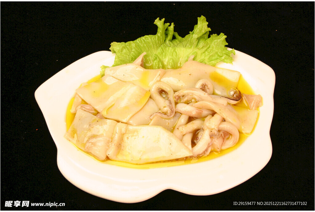 美味菌菇鱿鱼汤