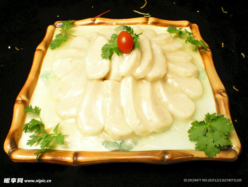 精致摆盘的特色白切肚片