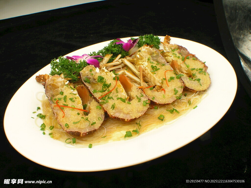 香煎蒜蓉鱼排摆盘点缀