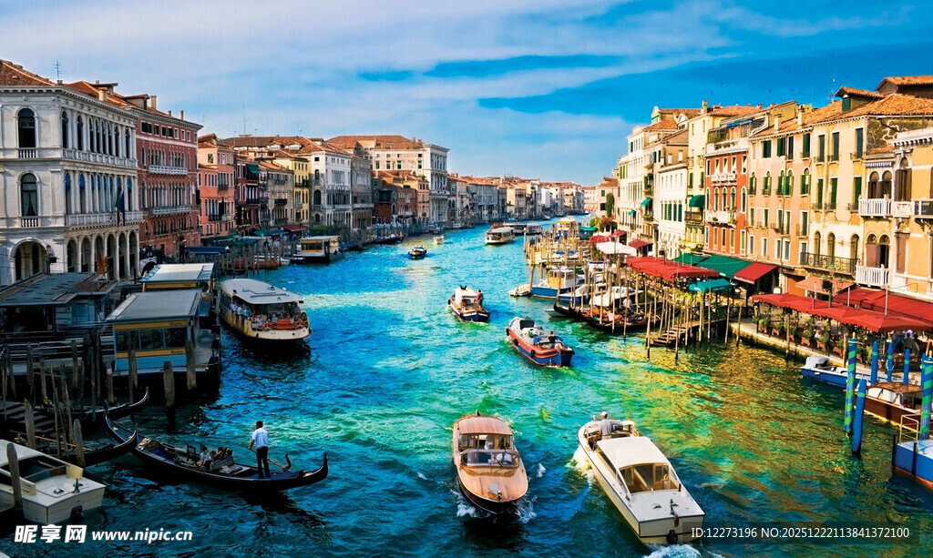 威尼斯水城的迷人河道风光