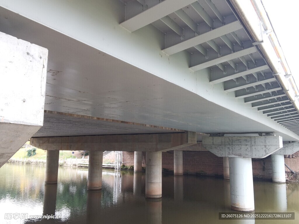 桥梁底部结构特写