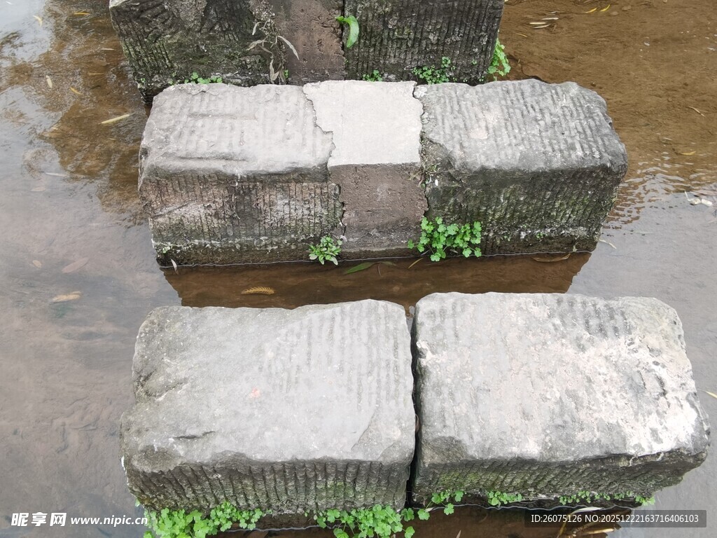 古老石砖岁月痕迹尽显