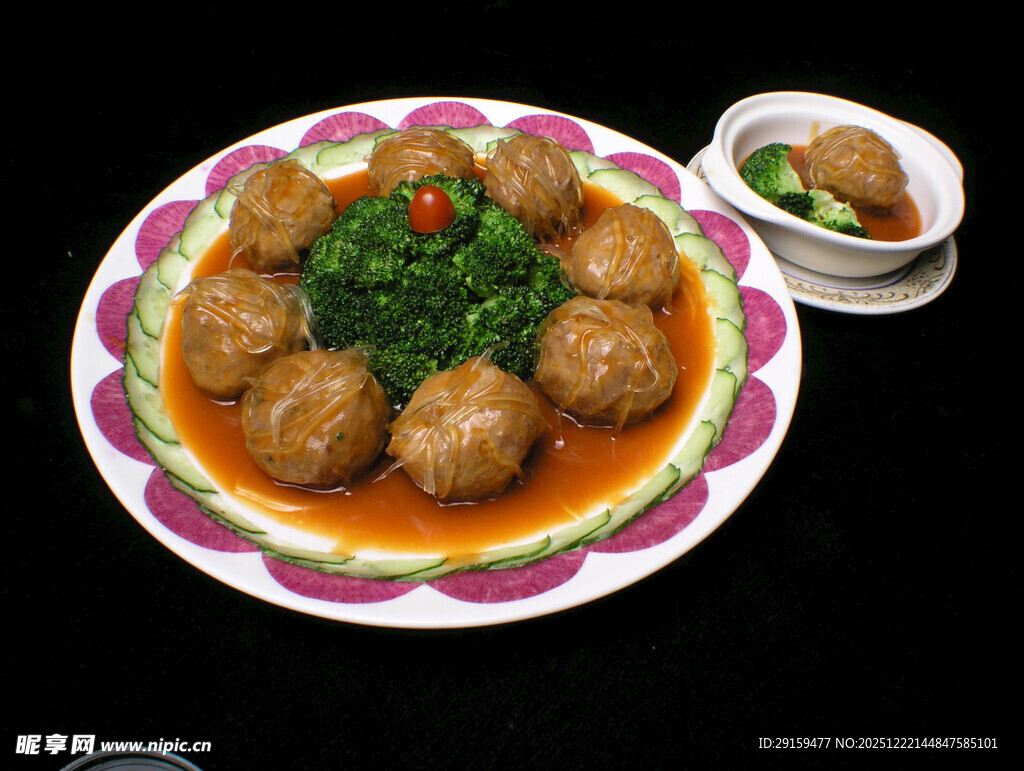 美味红烧狮子头摆盘