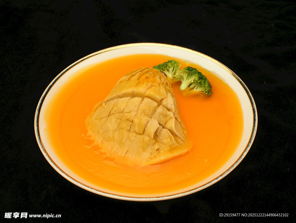 南瓜浓汤配精致点心