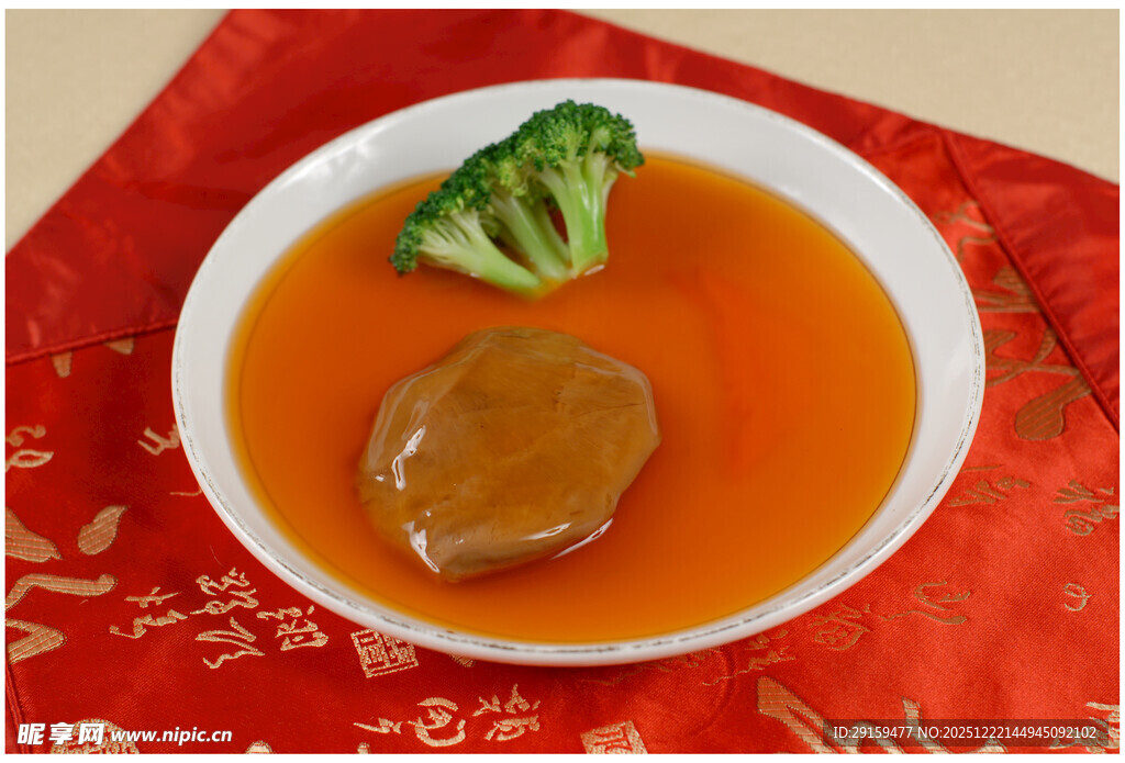 鲍汁扣鲍配西兰花