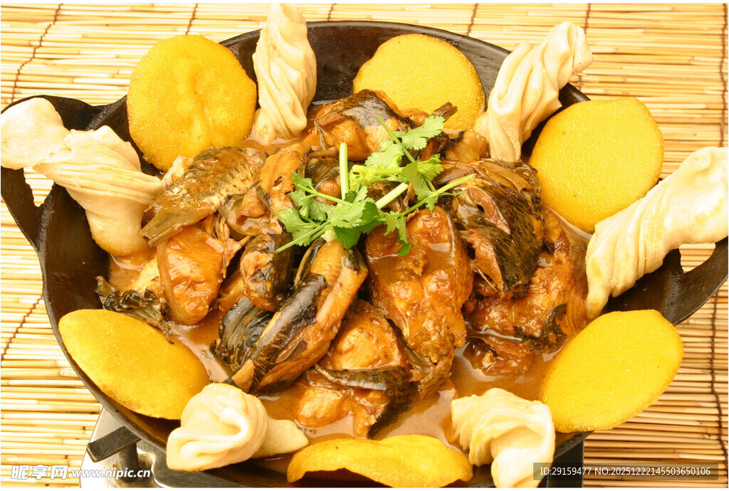 黄焖海鲜配玉米美食拼盘