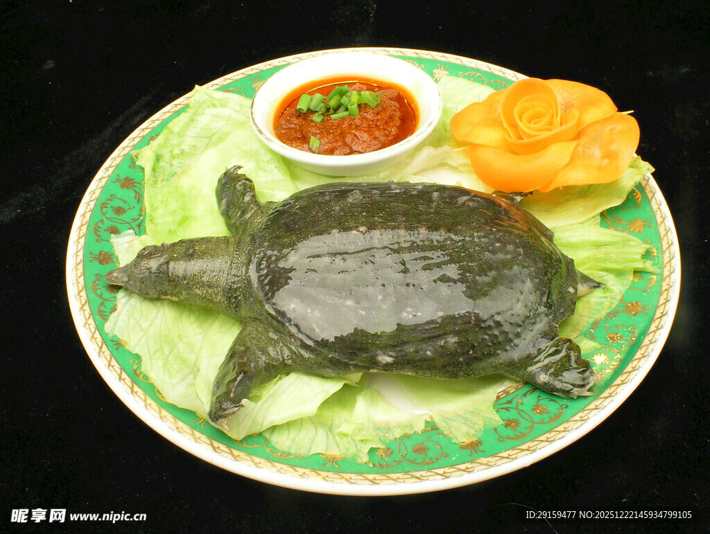 盘中甲鱼配小菜