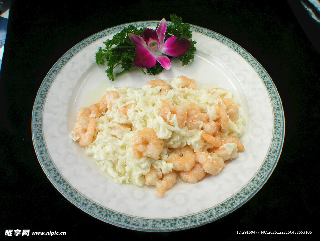 虾仁炒饭摆盘精致