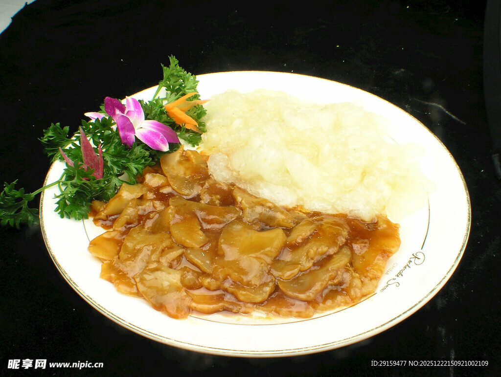 牛肉配土豆泥精致菜肴