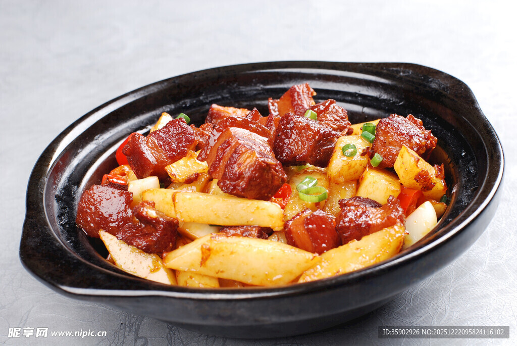 煲仔锅菜品煲仔红烧肉