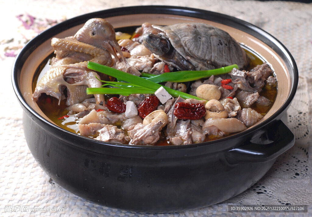 煲仔锅菜品茯苓贝母龟鸽汤