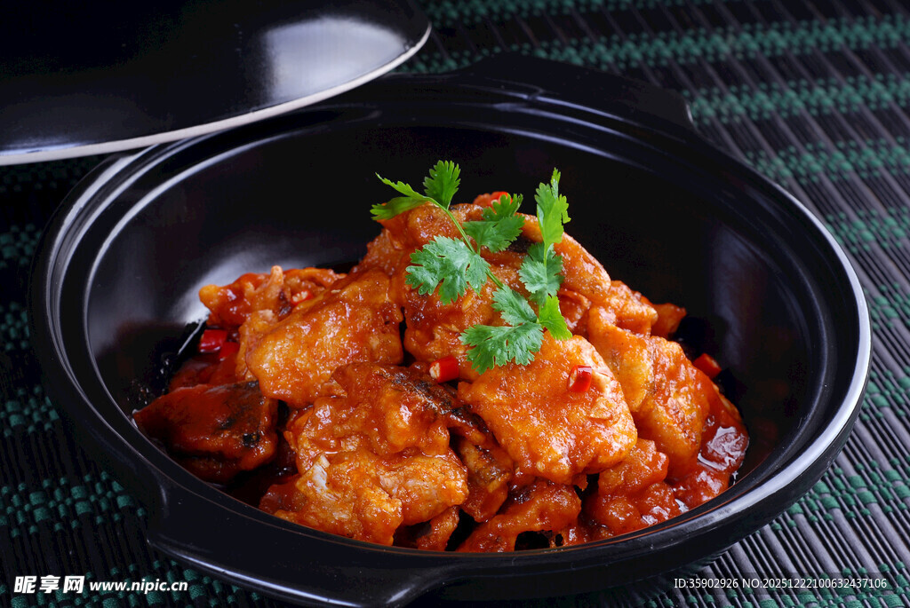 煲仔锅菜品川菜生态鱼头煲