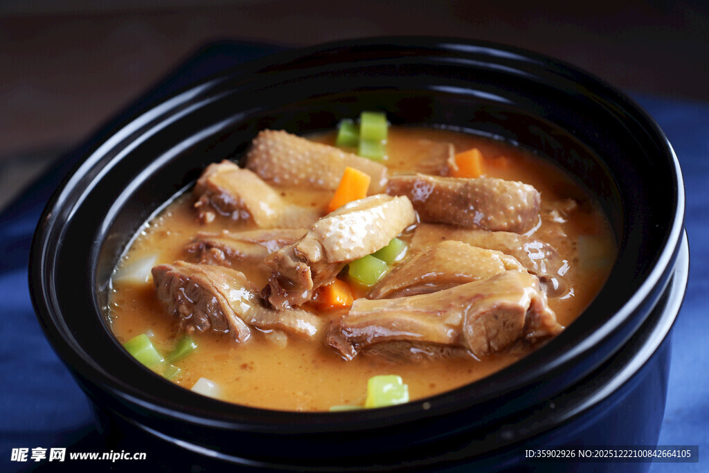 煲仔锅菜品大雁豆腐煲