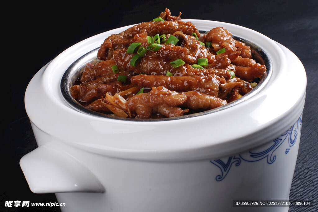 煲仔锅菜品酒肆百灵菇煨凤爪