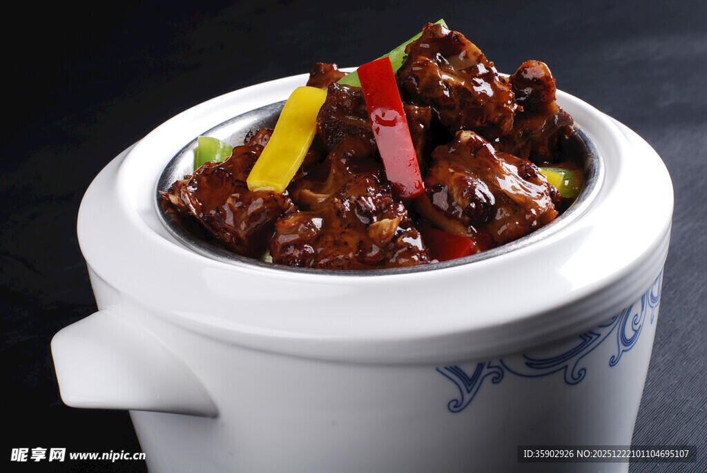 煲仔锅菜品酒肆煨牛尾