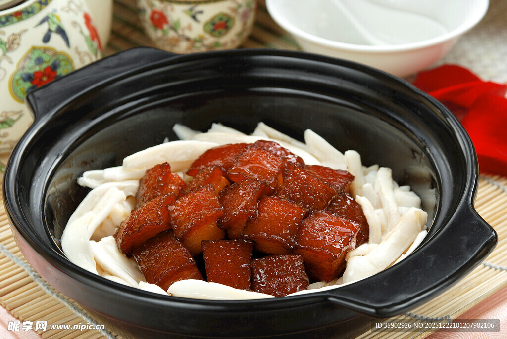 煲仔锅菜品红烧肉