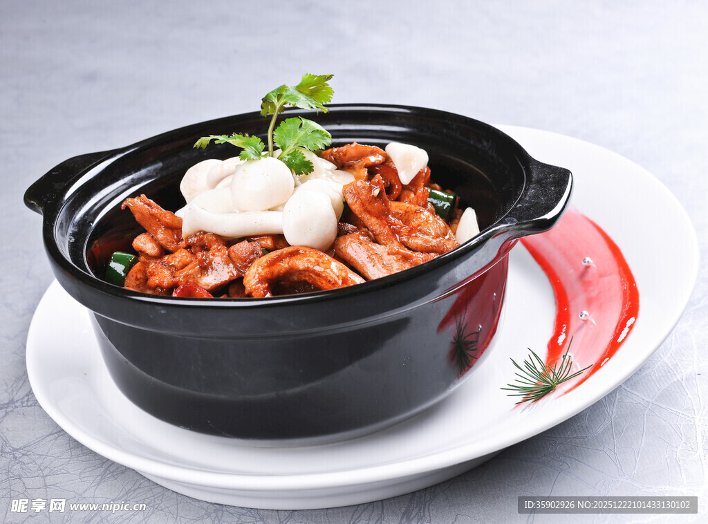 煲仔锅菜品奇味起骨鸡